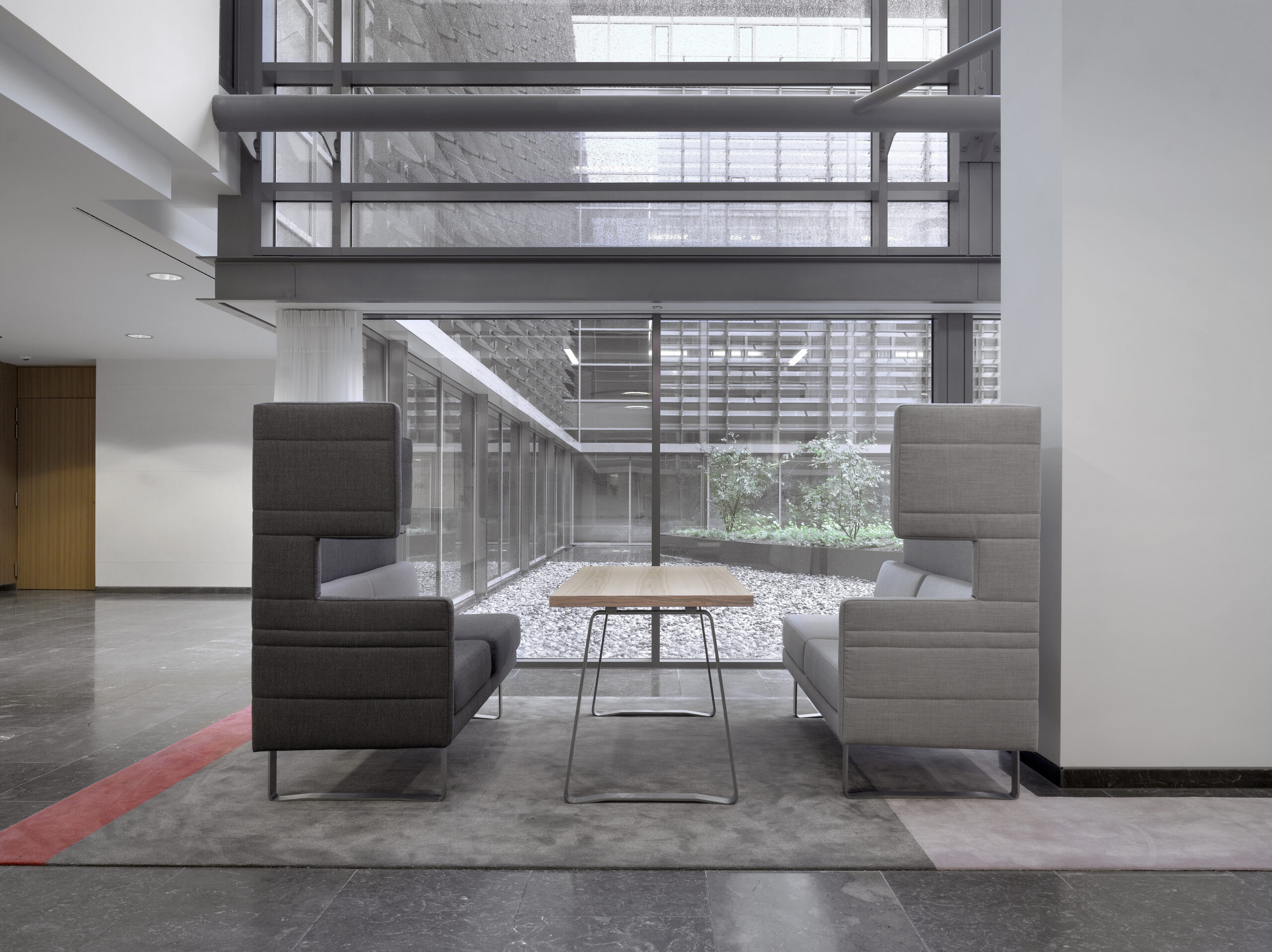 Maatwerk interieur Raad van State Den Haag door Smeulders Interieurgroep