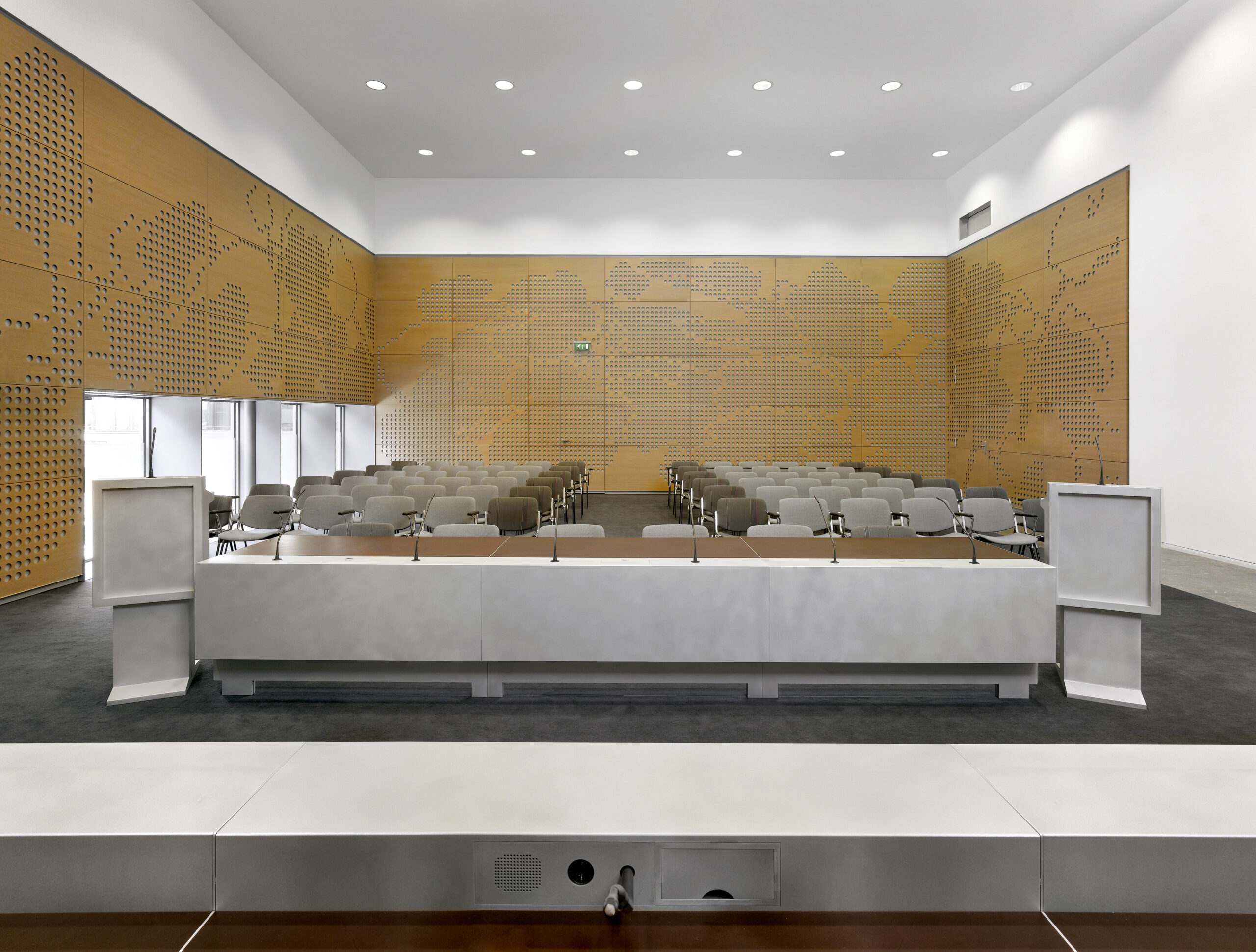 Maatwerk interieur Raad van State Den Haag door Smeulders Interieurgroep