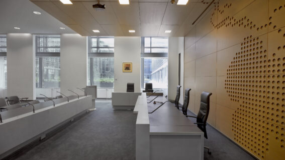 Maatwerk interieur Raad van State Den Haag door Smeulders Interieurgroep