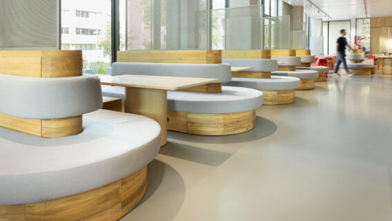 Interieur Huis voor de Stad, Helmond door Smeulders Interieurgroep