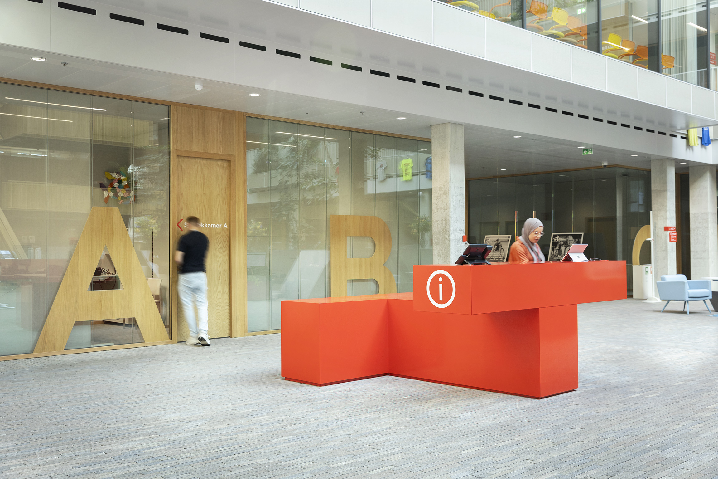 Interieur Huis voor de Stad, Helmond door Smeulders Interiuergroep