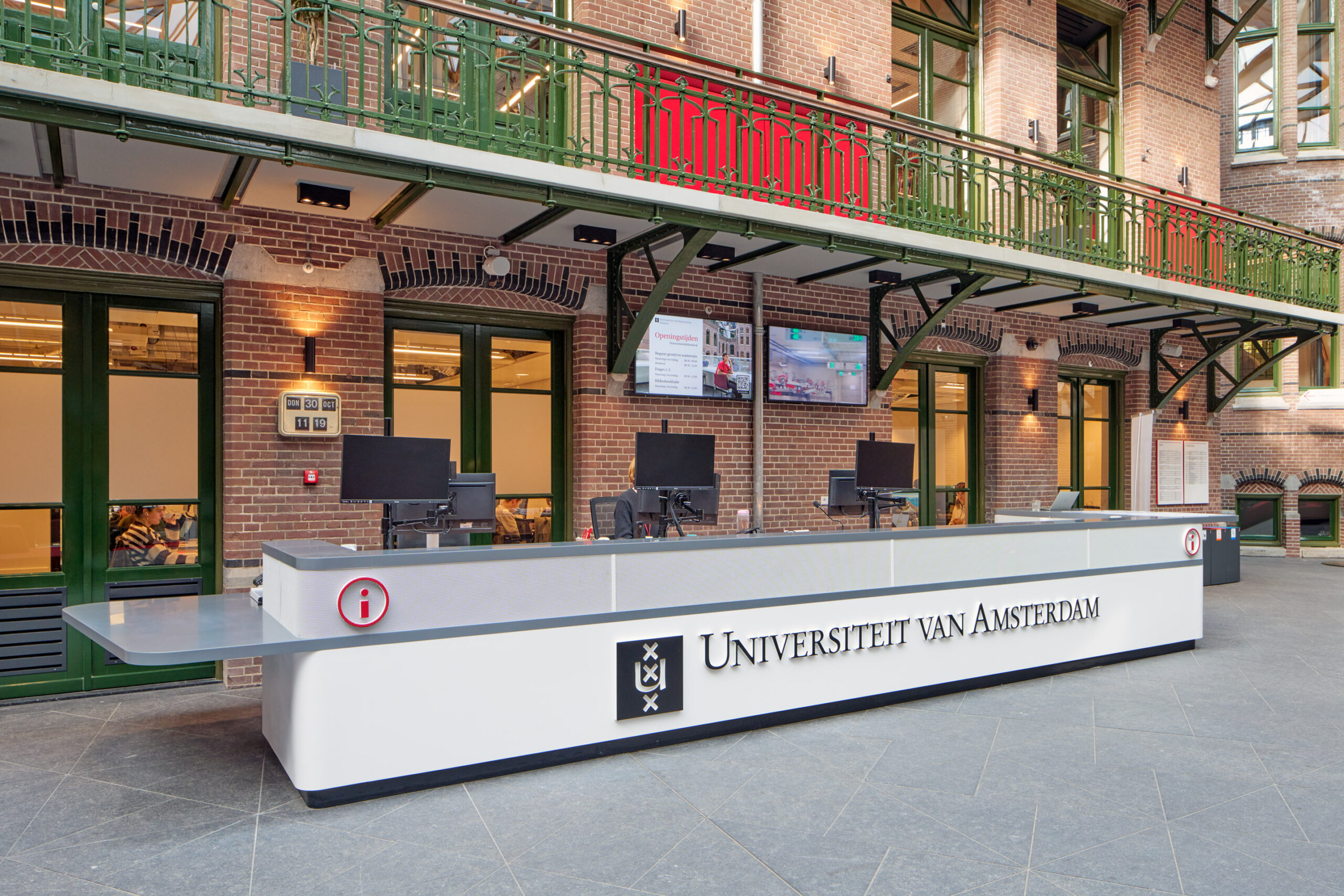 Interieur Bibliotheek Universiteit Amsterdam door Smeulders Interieurgroep