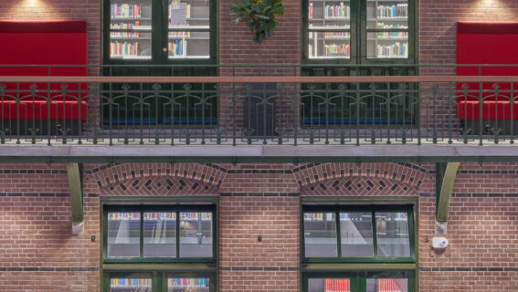 Interieur Bibliotheek Universiteit Amsterdam door Smeulders Interieurwerken