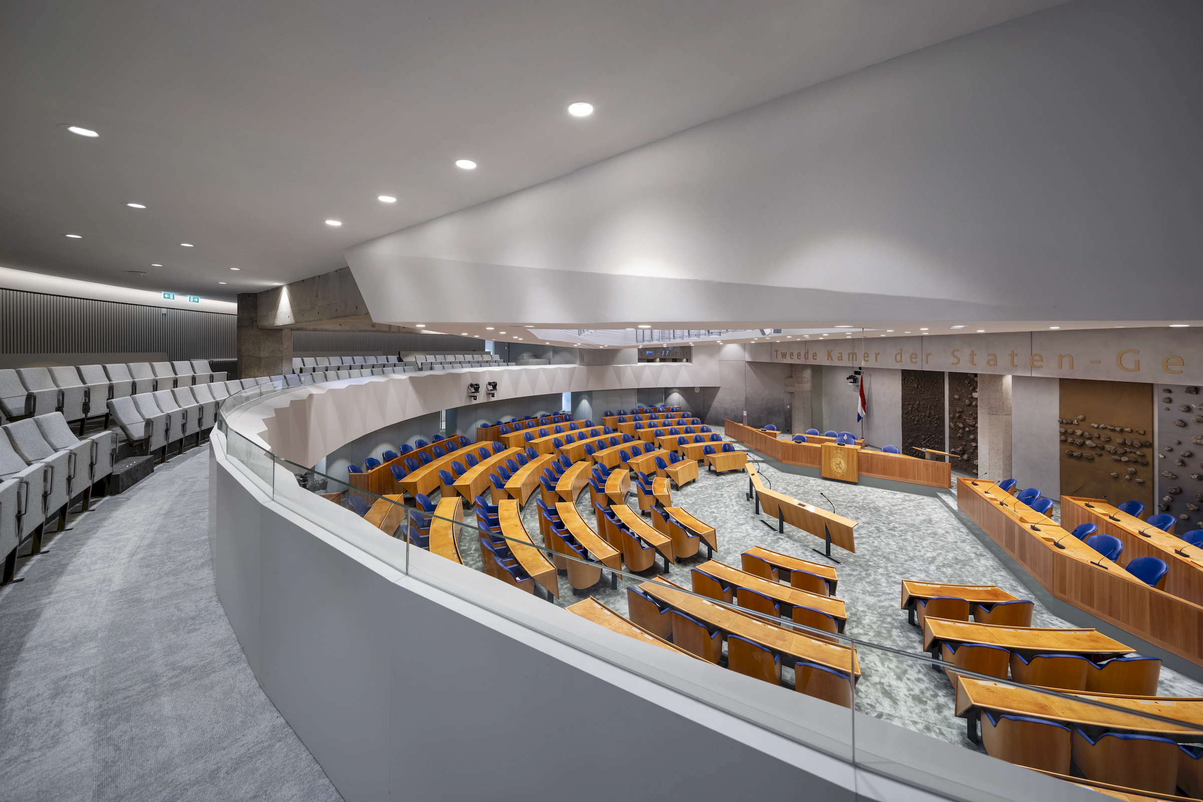 Maatwerk interieur tijdelijke huisvesting Tweede Kamer, Den Haag door Smeulders Interieurgroep