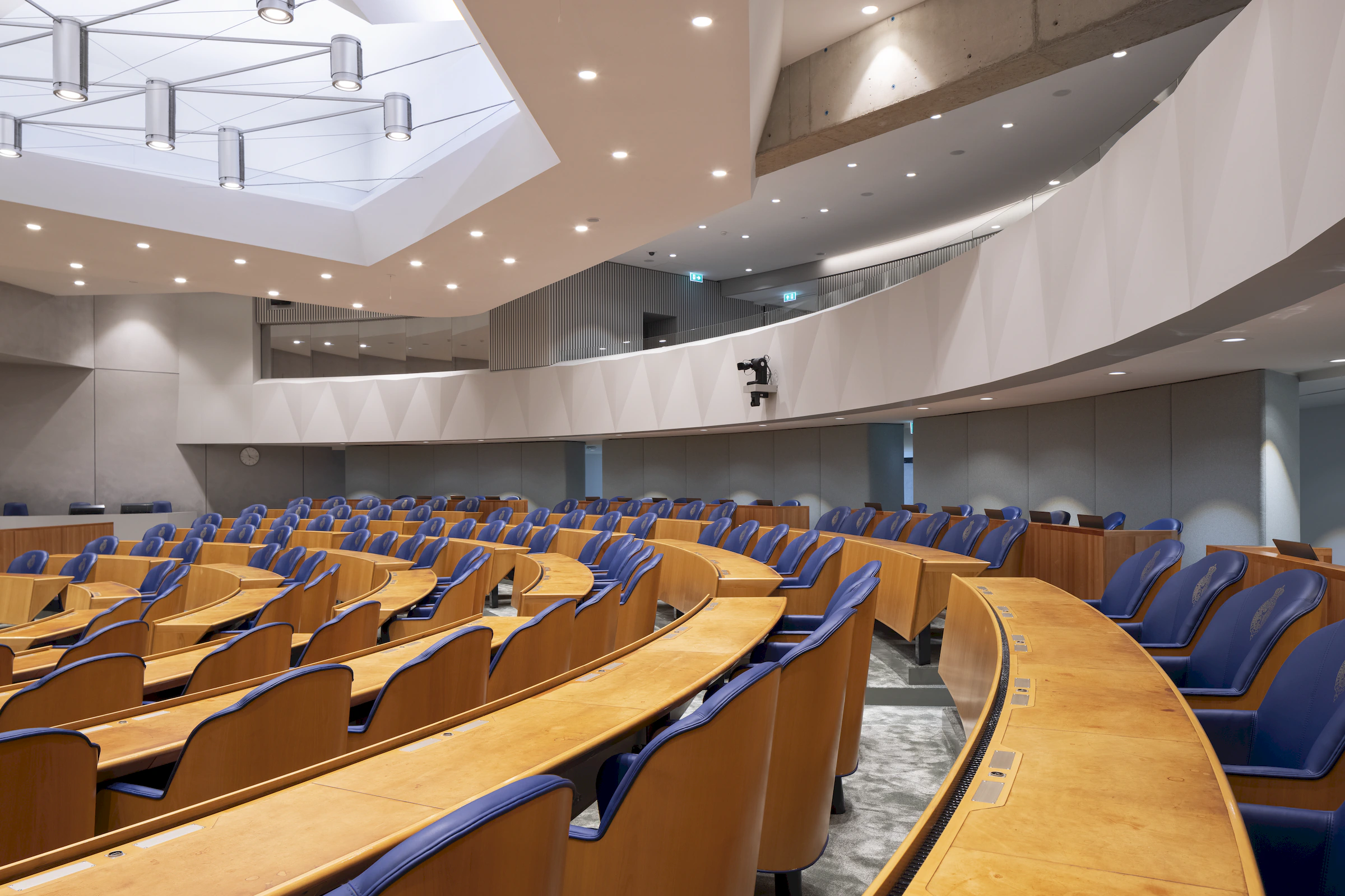Maatwerk interieur tijdelijke huisvesting Tweede Kamer, Den Haag door Smeulders Interieurgroep