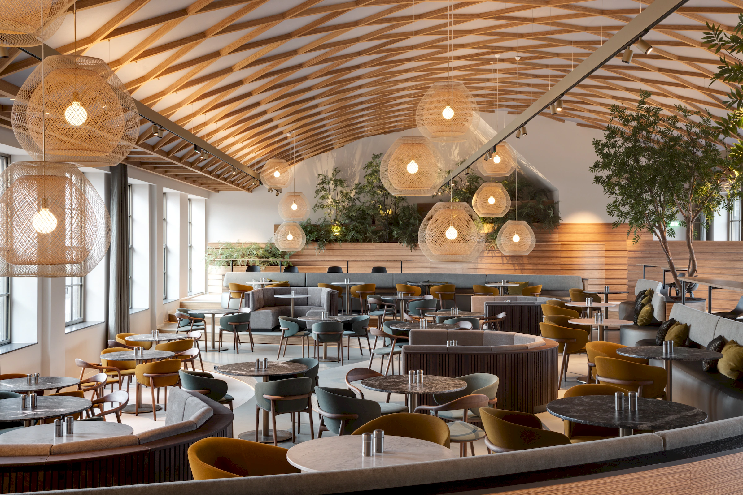 Maatwerk interieur L-Founders Of Loyalty Den Bosch door Smeulders Interieurgroep
